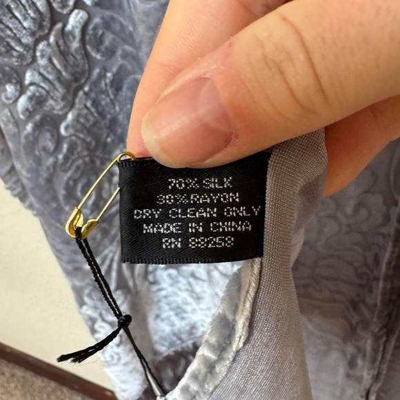 Janika Designs Grey silk velvet shawl with fringe - Picture 8 of 12